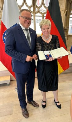 Mario Voigt und Petra Seidel stehen nebeneinander